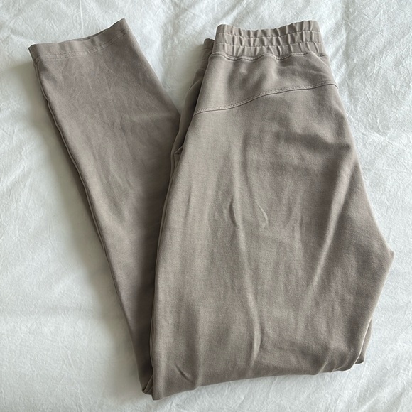 The Group by Babaton Joggers - Picture 2 of 4